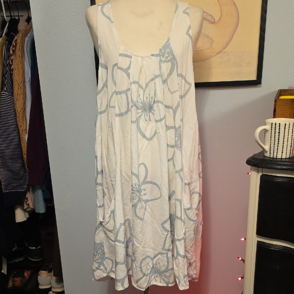 Pippie Beach Whit Floral CoverUp Dress Size 14
